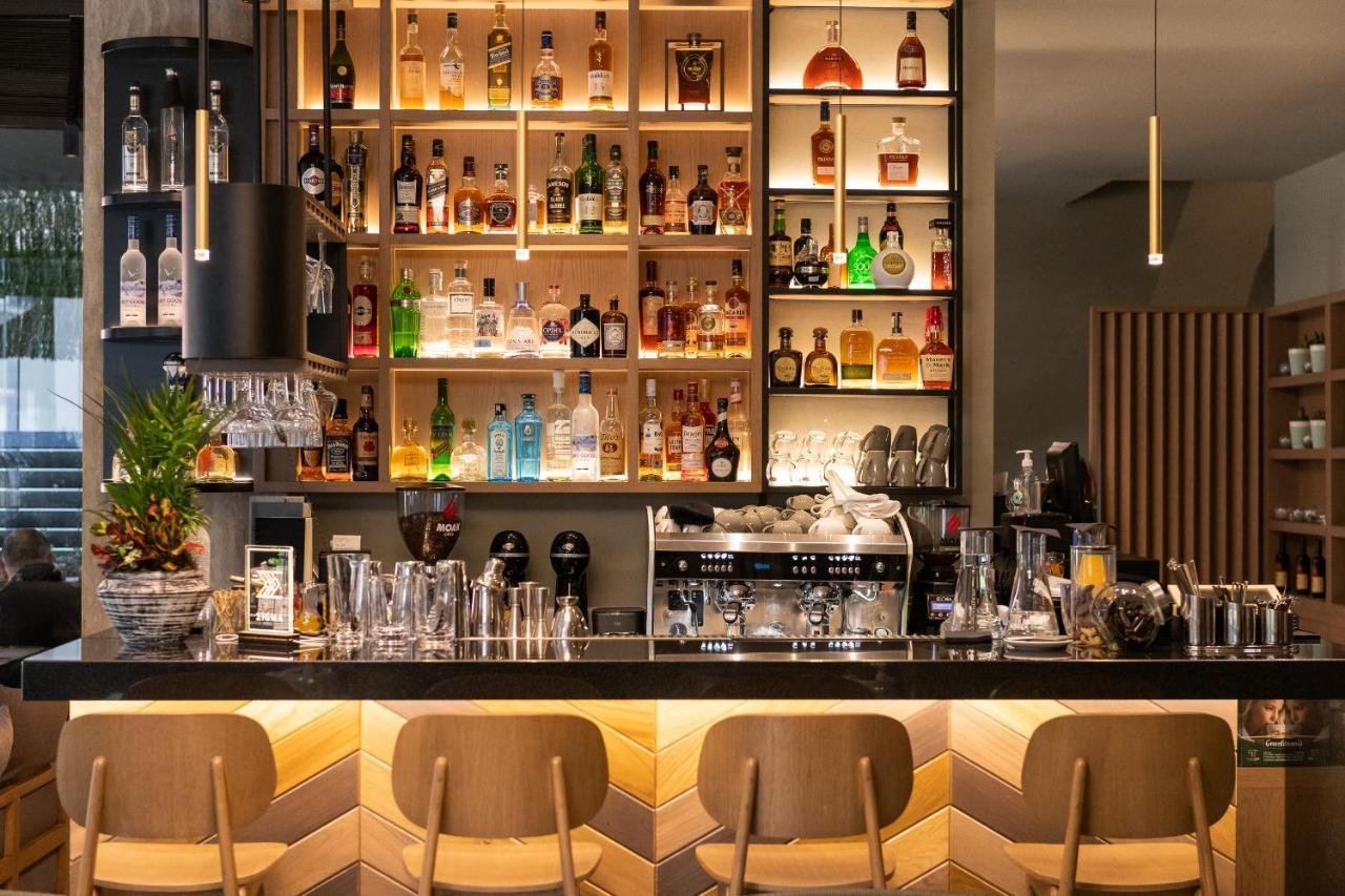 S Hotel Boutique Thessalonique Extérieur photo The bar at the restaurant