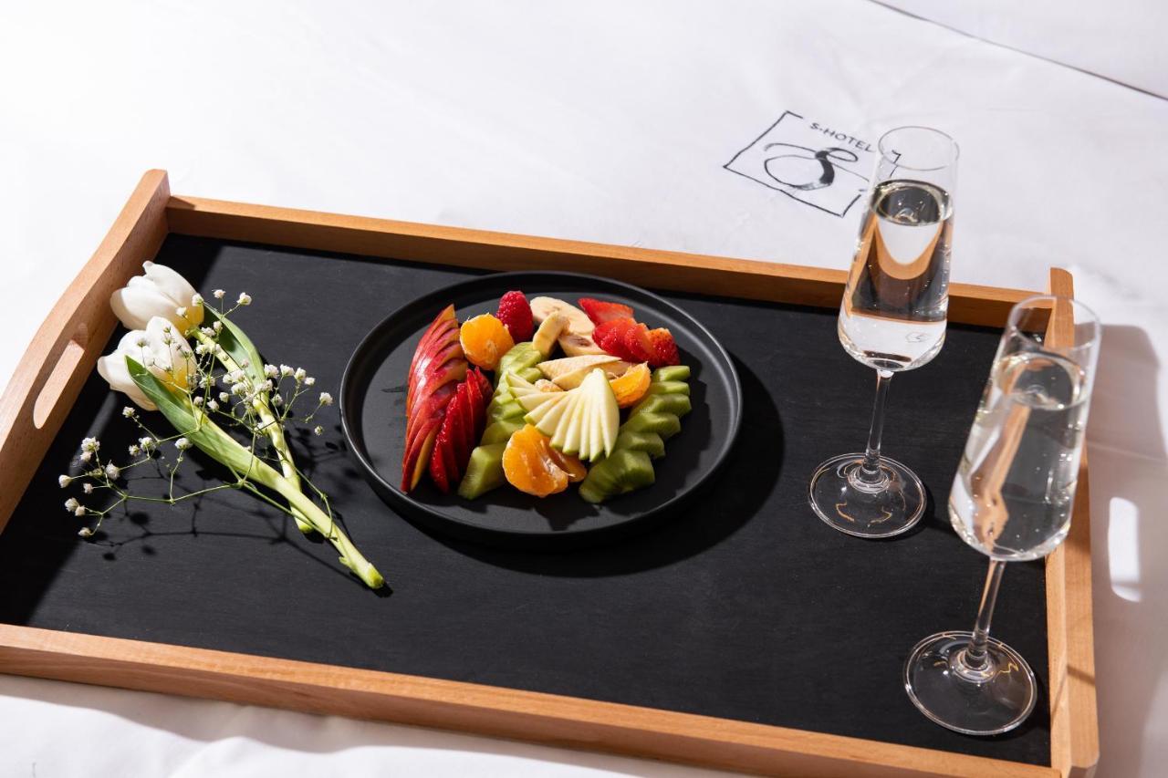 S Hotel Boutique Thessalonique Extérieur photo Room service tray